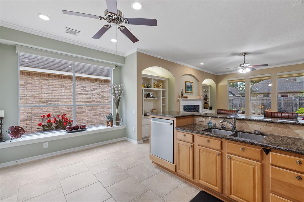 30 Sovereign Way, Conroe, Texas image 14