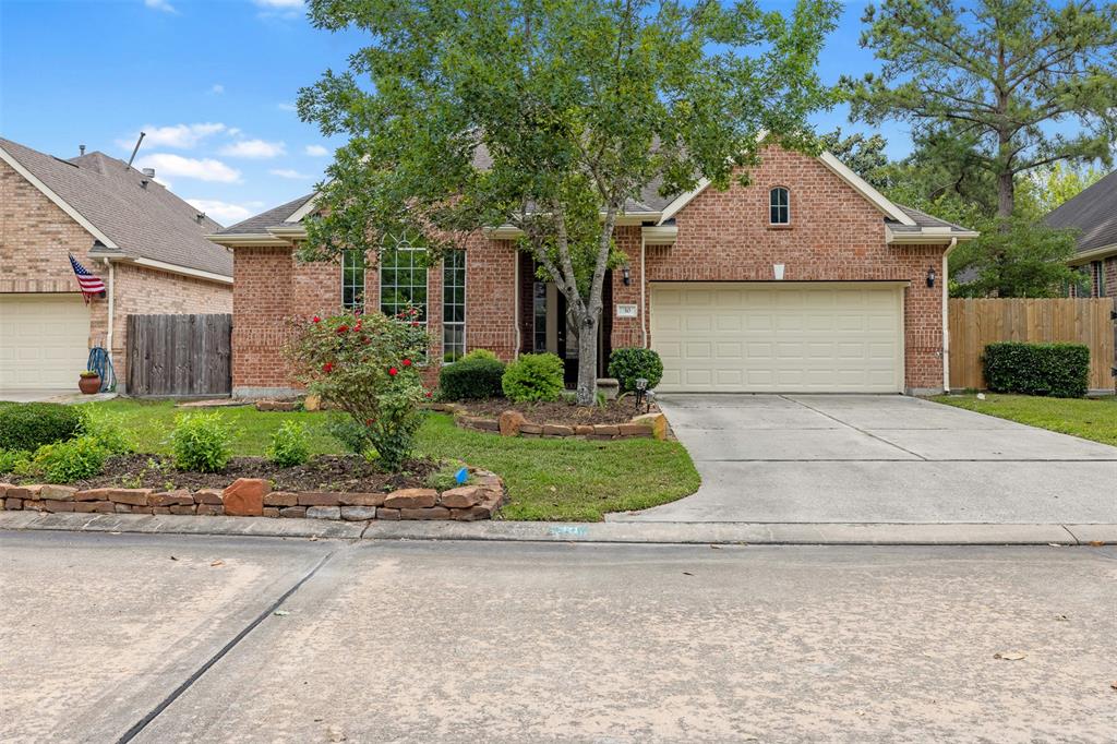 30 Sovereign Way, Conroe, Texas image 1