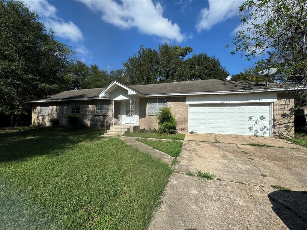 2109 N 3rd Street, Orange, Texas image 1