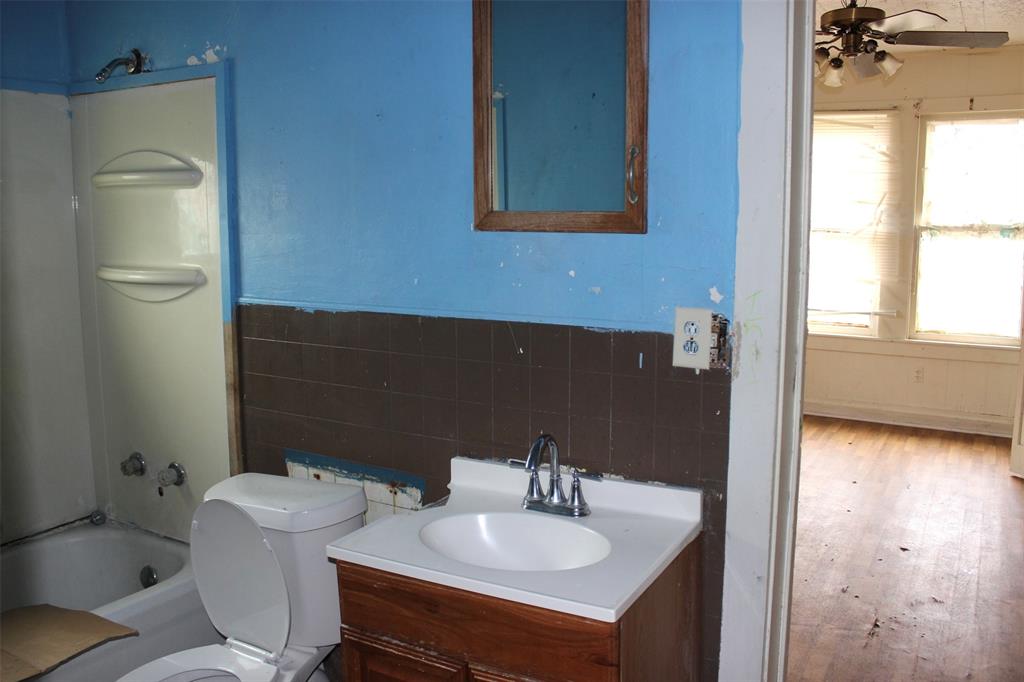 1004 Barnhill Street, Brenham, Texas image 10