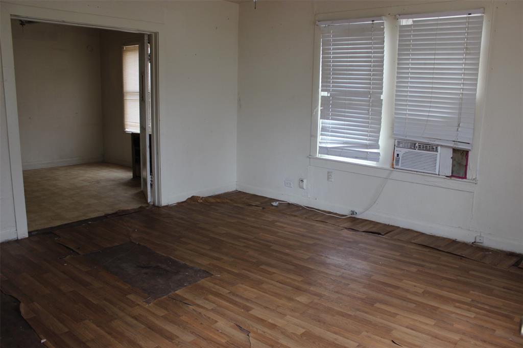 1004 Barnhill Street, Brenham, Texas image 4