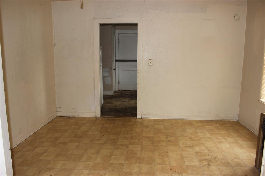1004 Barnhill Street, Brenham, Texas image 8
