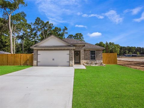 Townhouse in Cleveland TX 60 County Road 3991.jpg