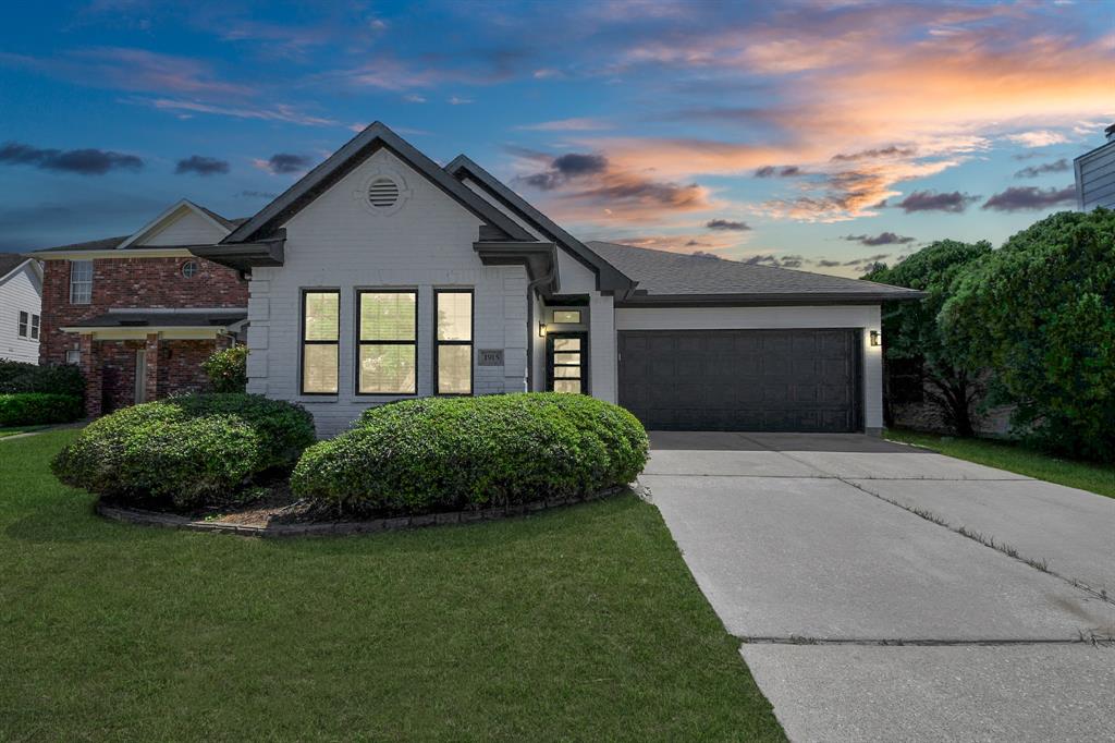 1915 Oak Hollow Court