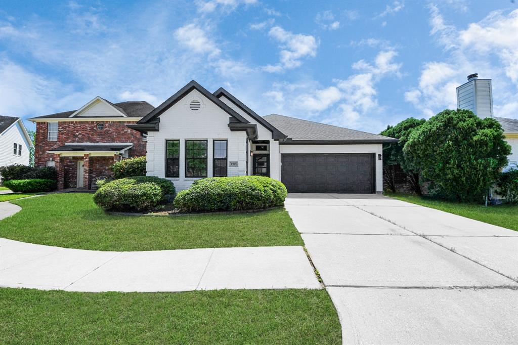 1915 Oak Hollow Court