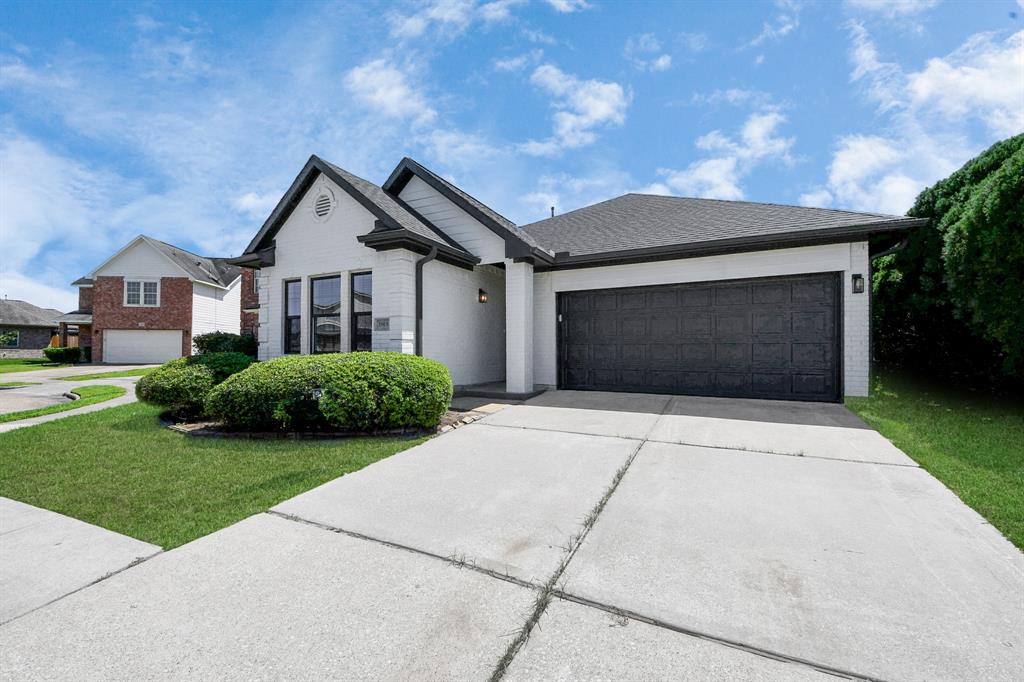 1915 Oak Hollow Court