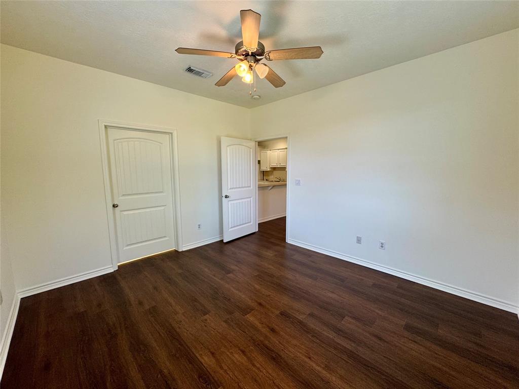 608 Olde Oaks Circle, Madisonville, Texas image 9