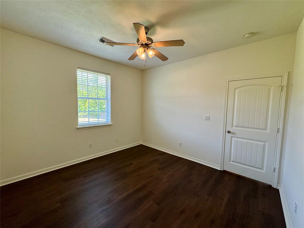 608 Olde Oaks Circle, Madisonville, Texas image 17