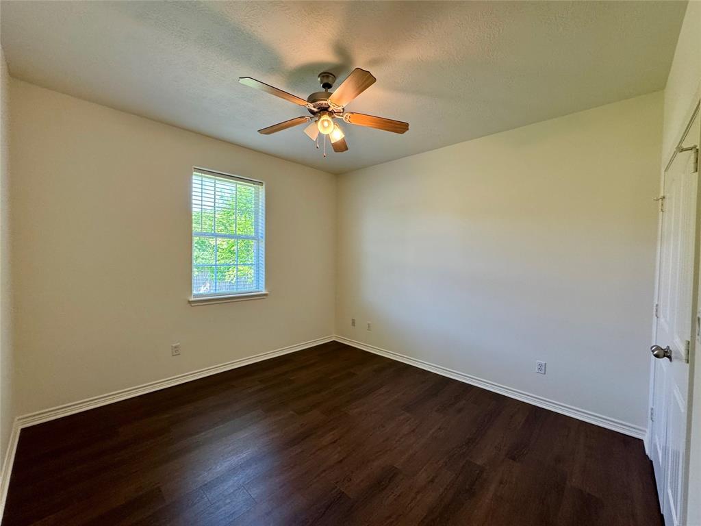 608 Olde Oaks Circle, Madisonville, Texas image 14