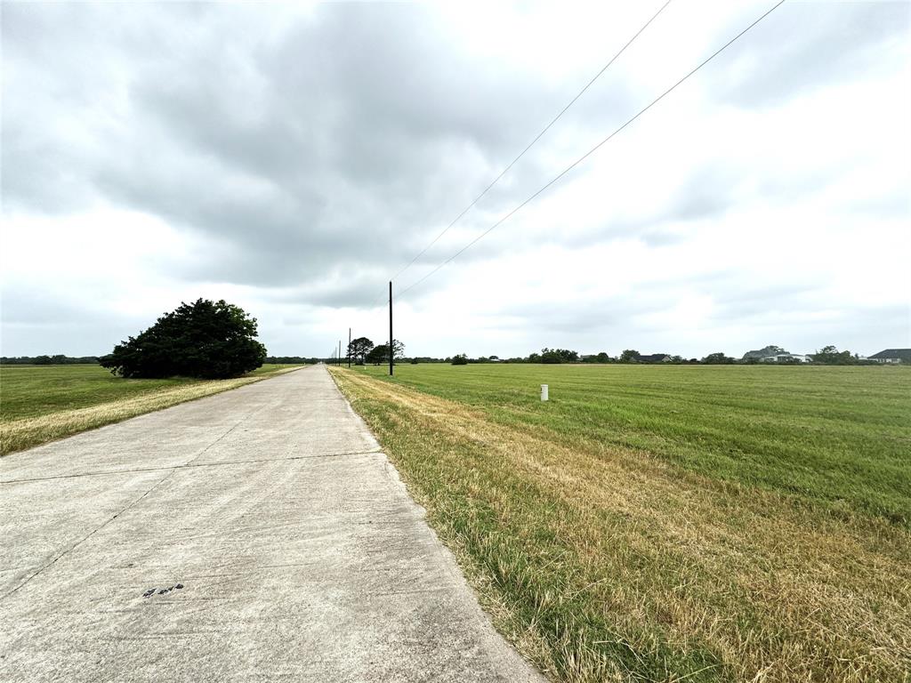 514 Chuckwagon Trail, Angleton, Texas image 4