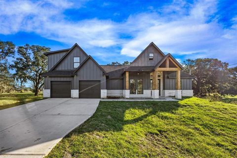 A home in Angleton