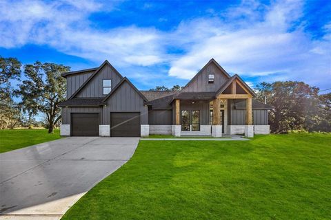 A home in Angleton