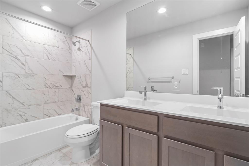 316 East Tranquil Fields Lane, Waller, Texas image 18