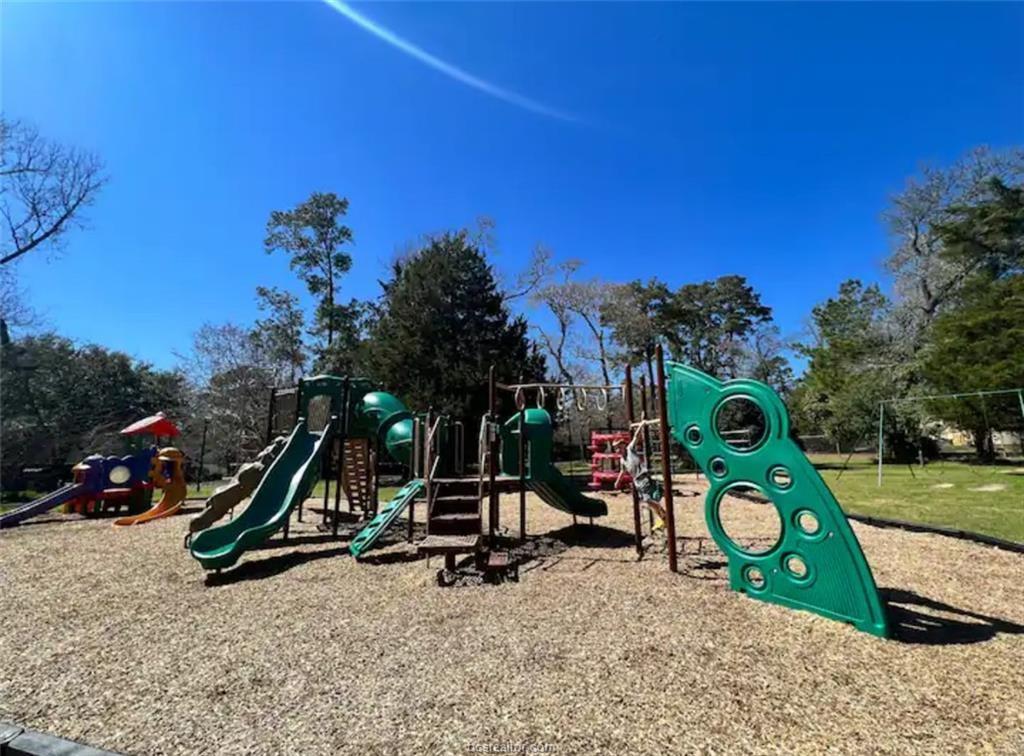 129 April Point Drive, Conroe, Texas image 15