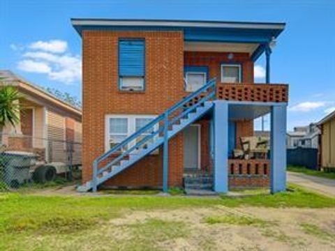 Photo of 712 40th Street #2, Galveston, TX 77550 (MLS # 32927965)