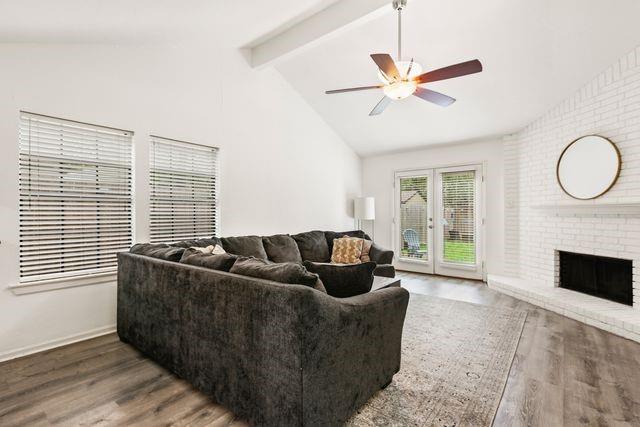 4 N White Pebble Court