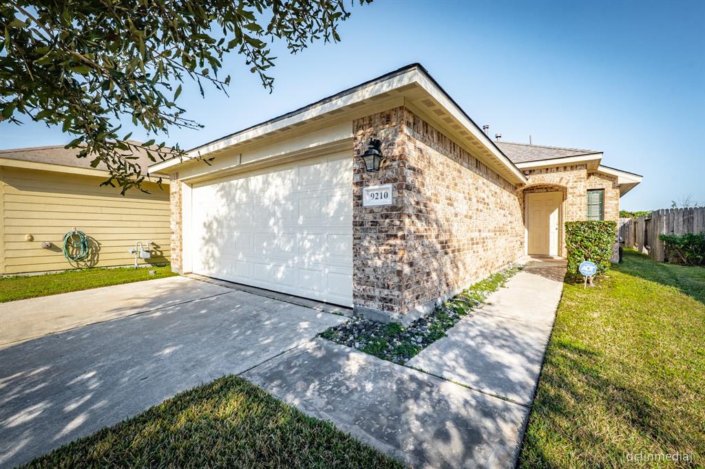 9210 Cholla Walk Lane, Houston, Texas image 2