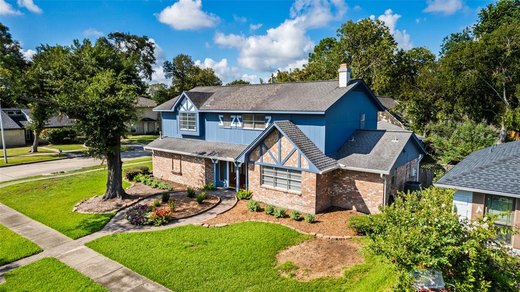 1403 Maygrove Drive, Sugar Land, Texas image 3
