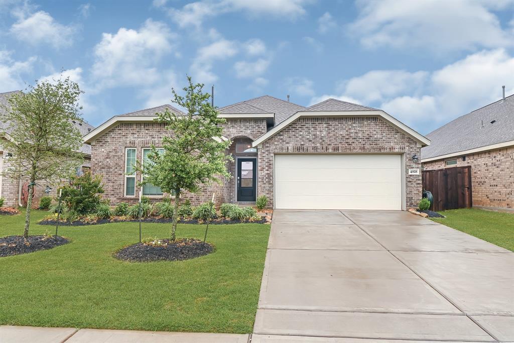 4818 Penton Meadow Lane, Rosharon, Texas image 1