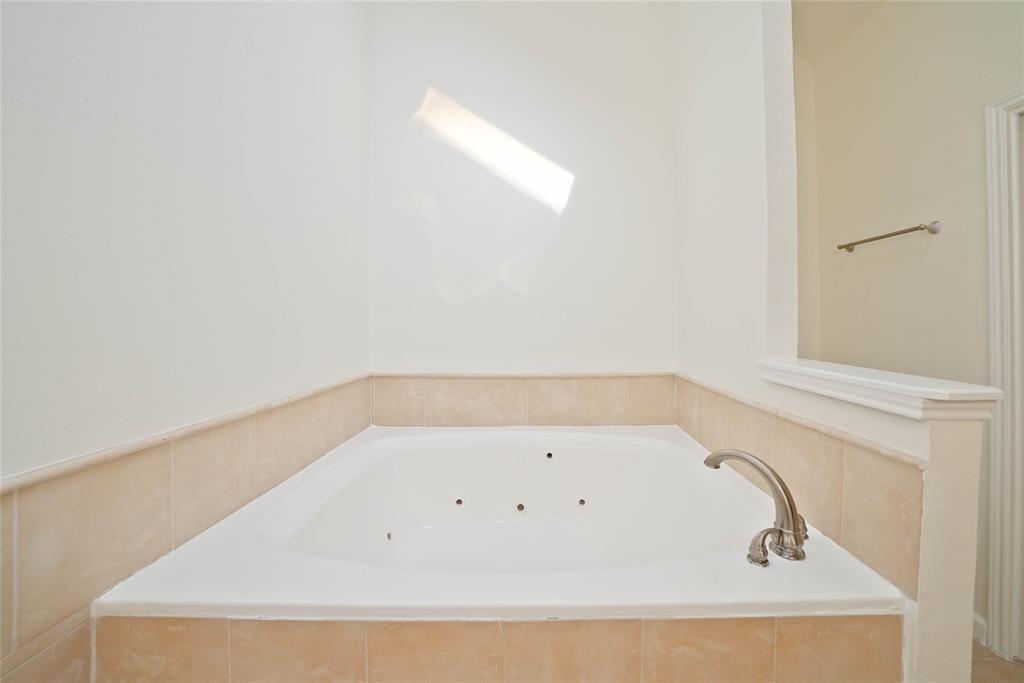 3906 Crystal Falls Drive, Missouri City, Texas image 26