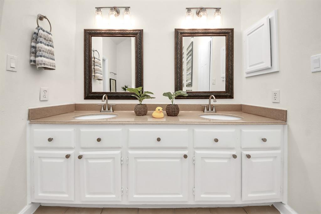 3906 Crystal Falls Drive, Missouri City, Texas image 25