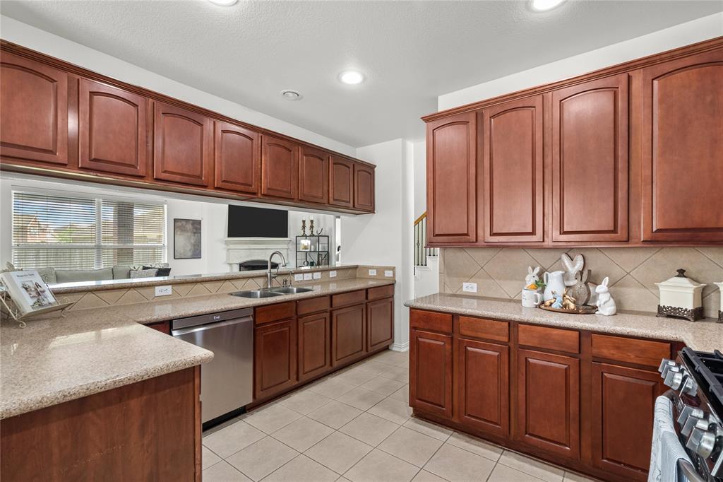 1056 Jennifer Street, Alvin, Texas image 13