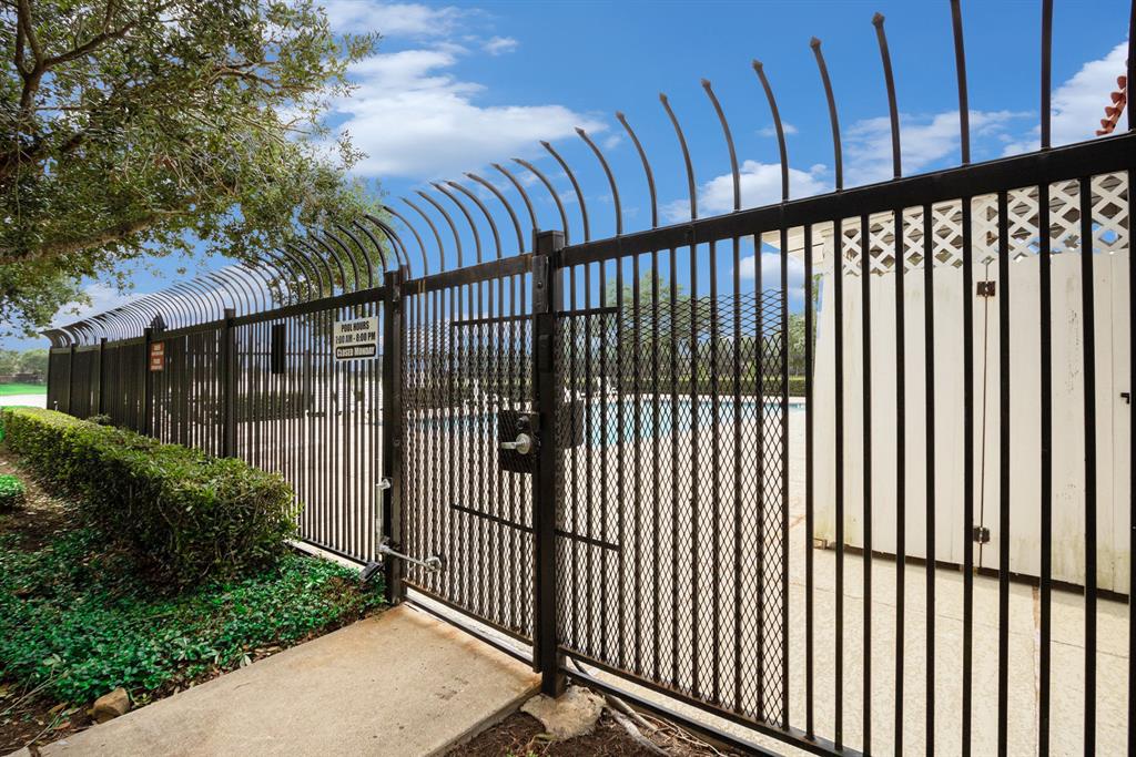 4604 Chaperel Drive, Pearland, Texas image 35