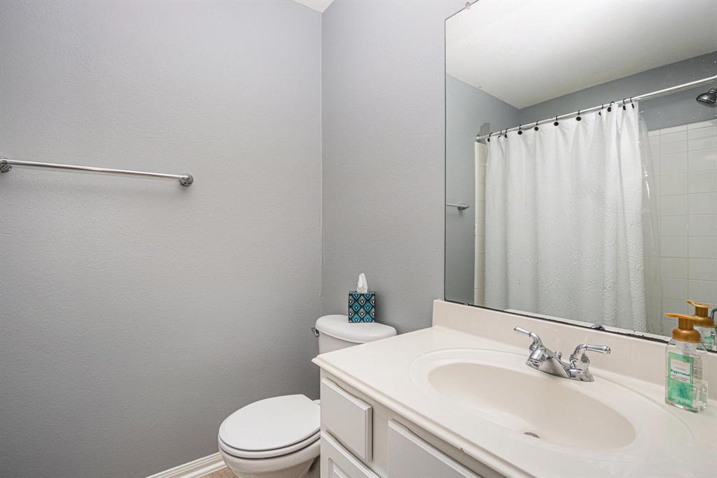 4604 Chaperel Drive, Pearland, Texas image 22