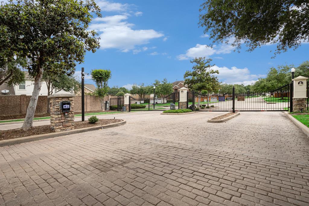 4604 Chaperel Drive, Pearland, Texas image 37