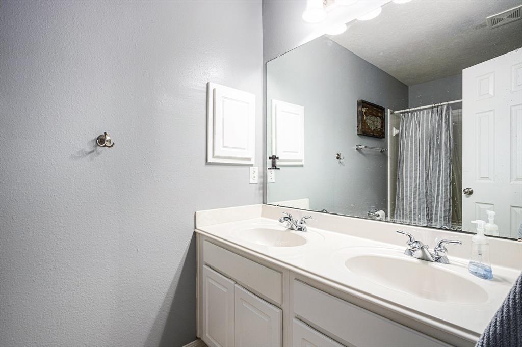 4604 Chaperel Drive, Pearland, Texas image 19