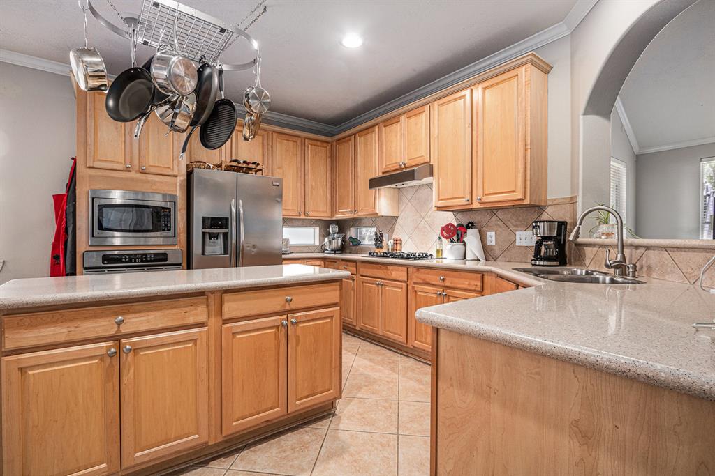 4604 Chaperel Drive, Pearland, Texas image 7