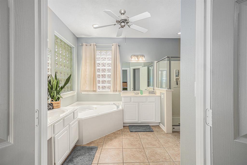 4604 Chaperel Drive, Pearland, Texas image 14