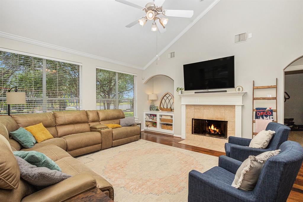 4604 Chaperel Drive, Pearland, Texas image 3
