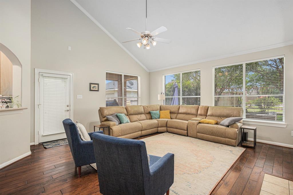 4604 Chaperel Drive, Pearland, Texas image 4