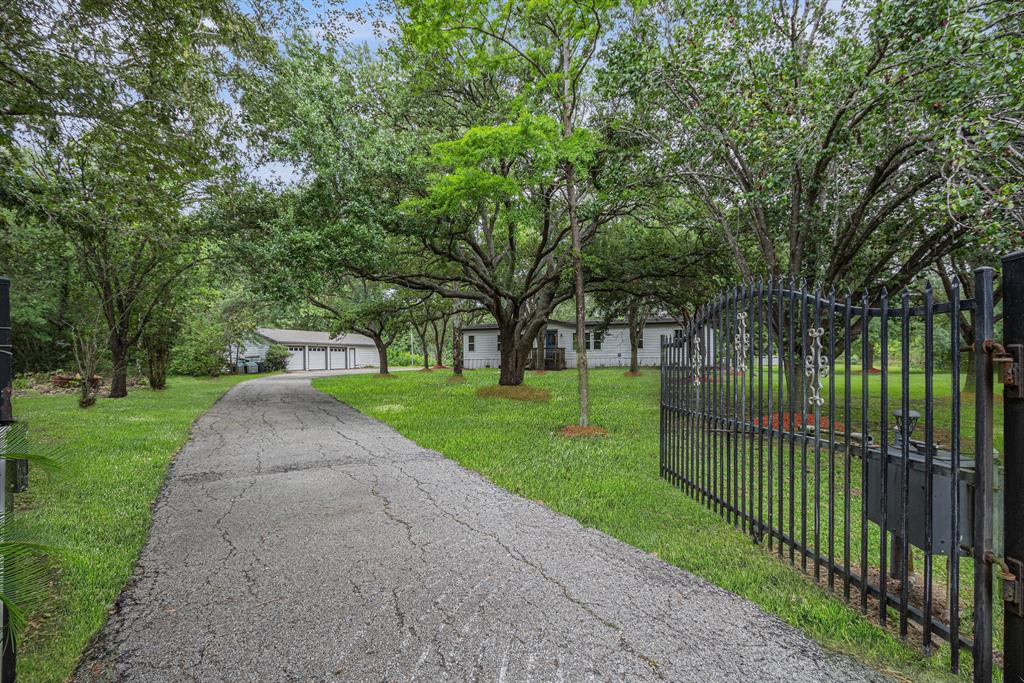 16220 Hudson Road, Santa Fe, Texas image 2