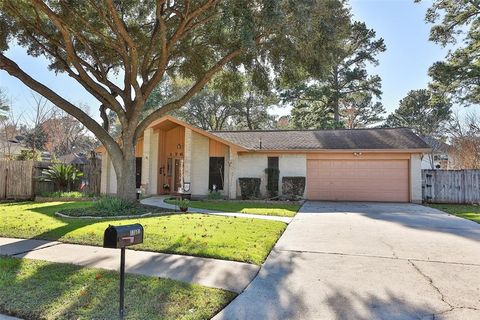 Single Family Residence in Spring TX 17607 Mellow Ridge Drive 2.jpg