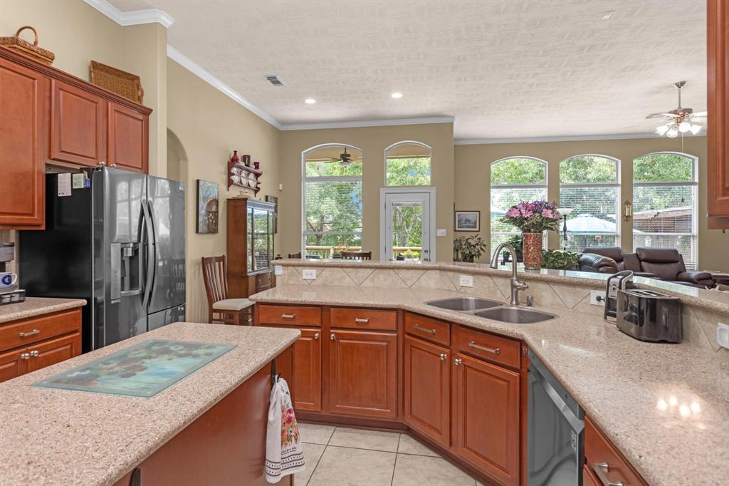 2002 Graystone Hills Drive, Conroe, Texas image 18