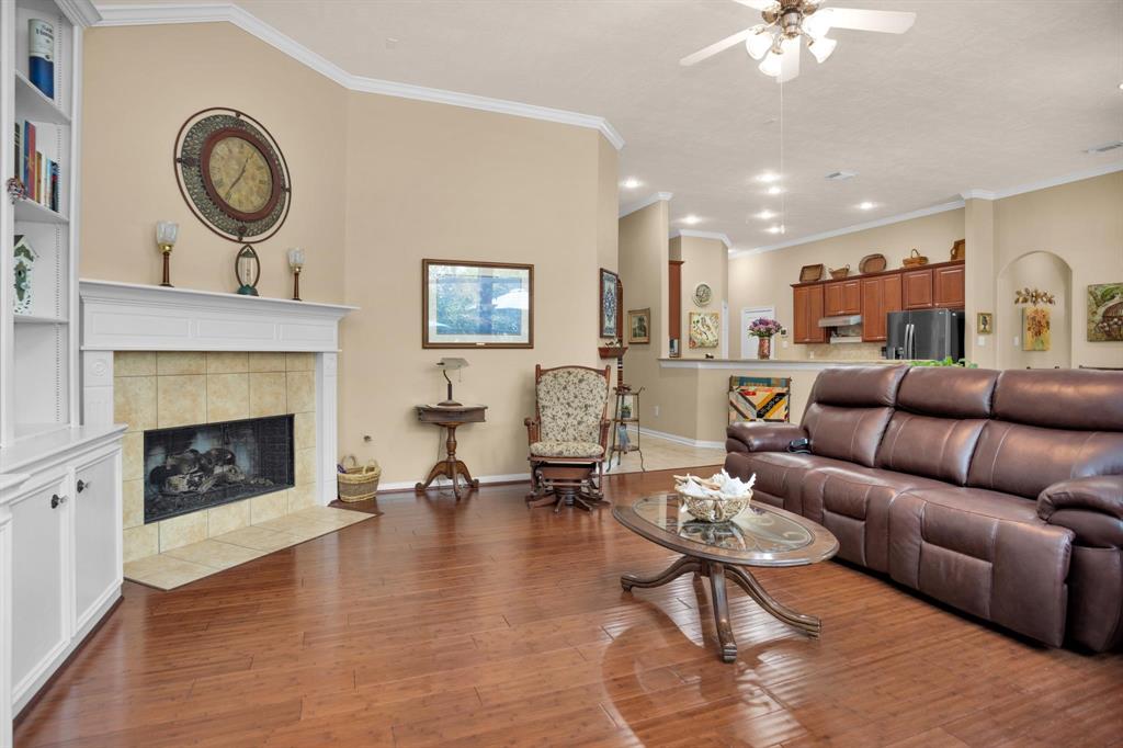 2002 Graystone Hills Drive, Conroe, Texas image 14
