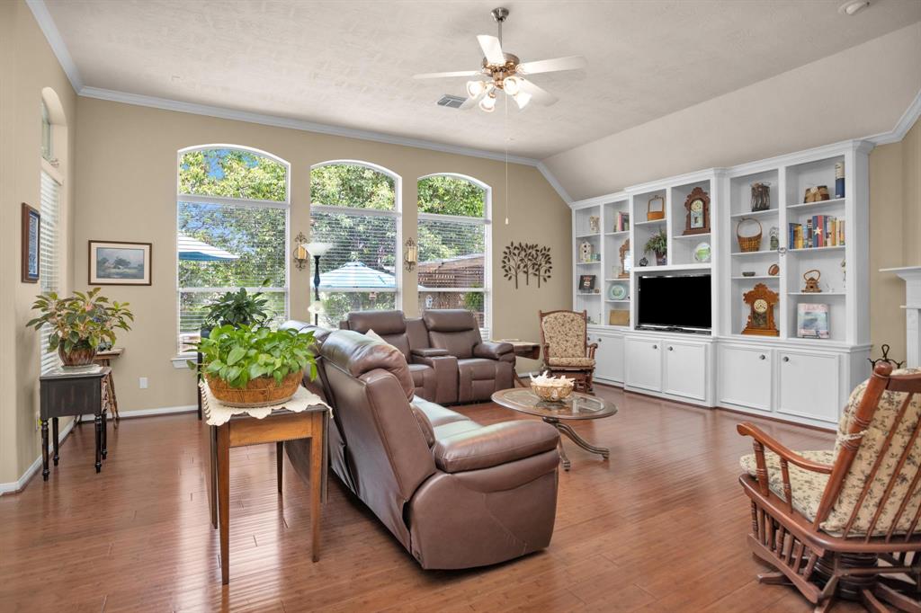 2002 Graystone Hills Drive, Conroe, Texas image 15