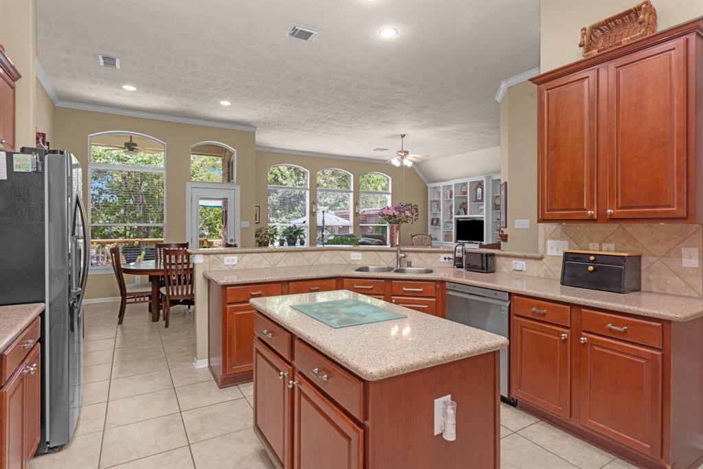 2002 Graystone Hills Drive, Conroe, Texas image 19