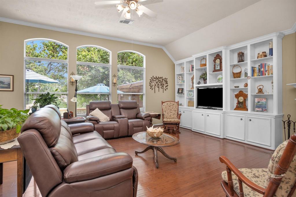 2002 Graystone Hills Drive, Conroe, Texas image 12
