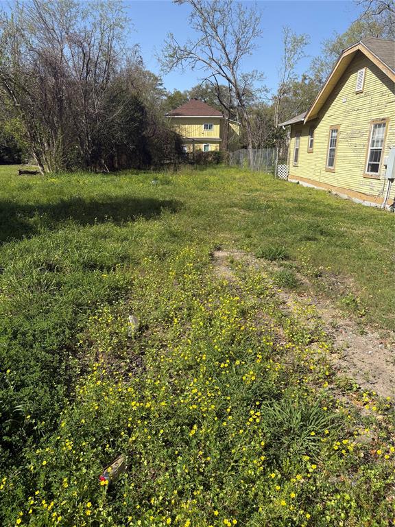 2086 Liberty Street, Beaumont, Texas image 2