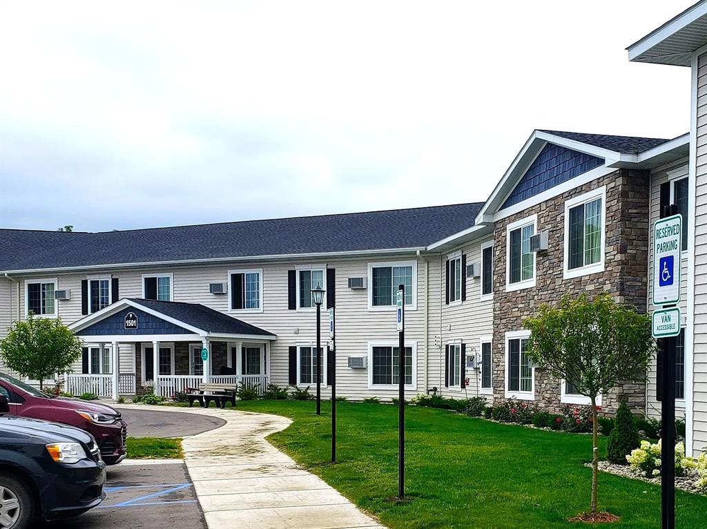 Photo 1 of 9 — 1401 Crestview Dr, Other, MI 49770