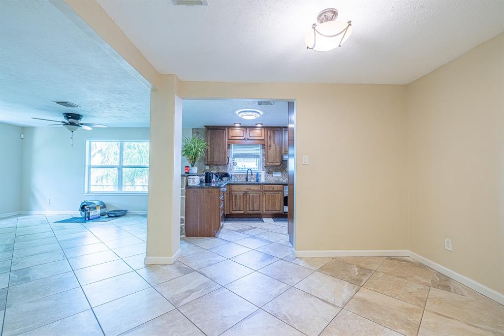 2318 Green Valley Drive, Deer Park, Texas image 9