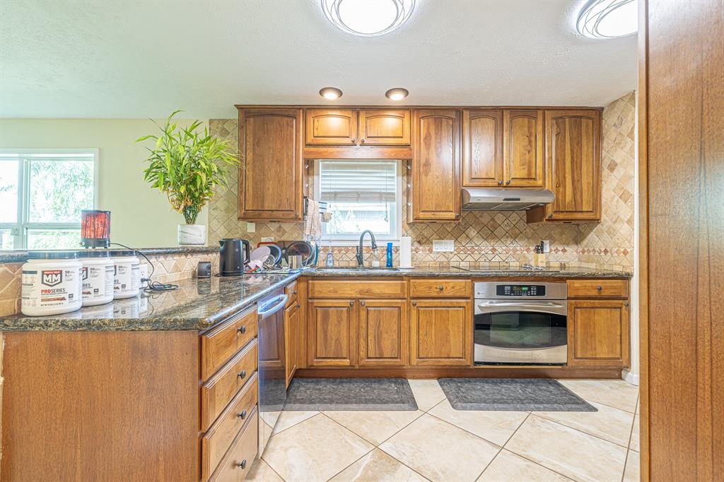 2318 Green Valley Drive, Deer Park, Texas image 4