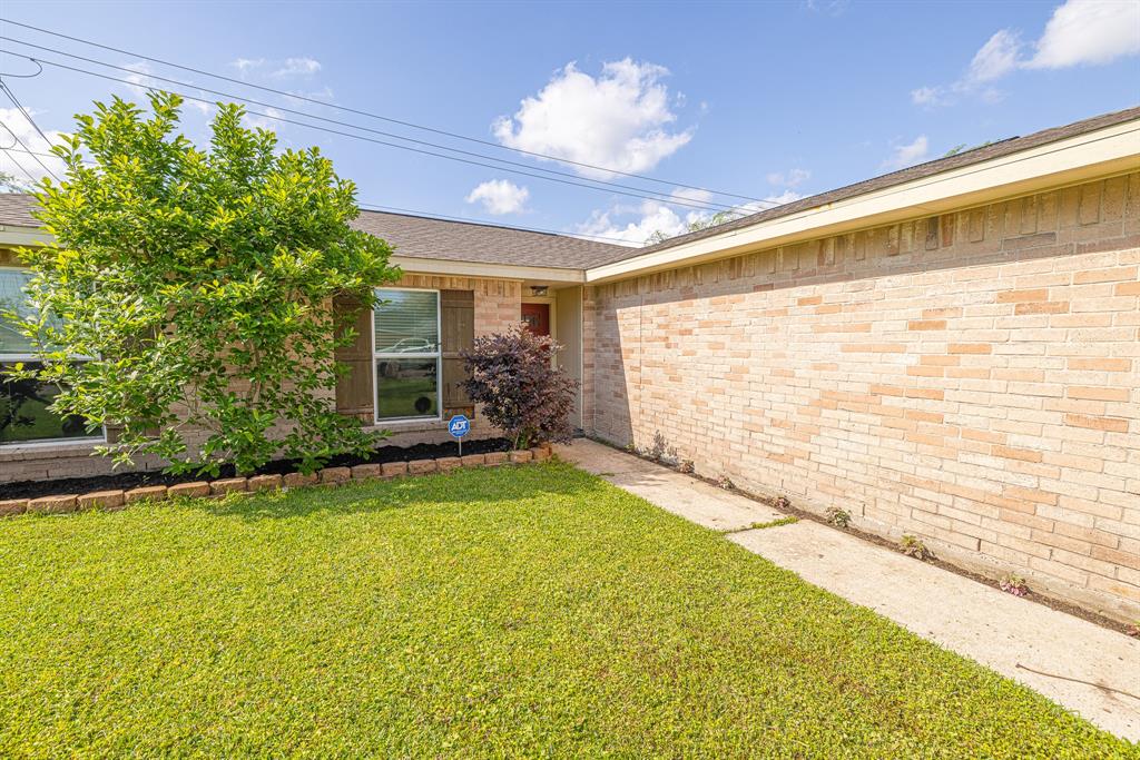2318 Green Valley Drive, Deer Park, Texas image 3