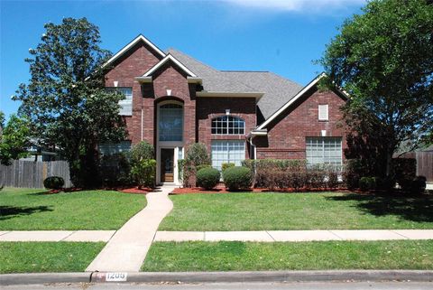 Single Family Residence in Friendswood TX 1206 Cambridge Drive.jpg