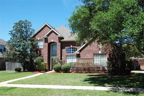 Single Family Residence in Friendswood TX 1206 Cambridge Drive 35.jpg