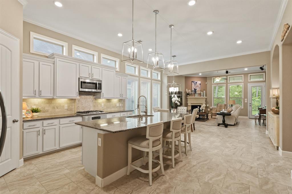 514 Pearl View Lane, Pinehurst, Texas image 9