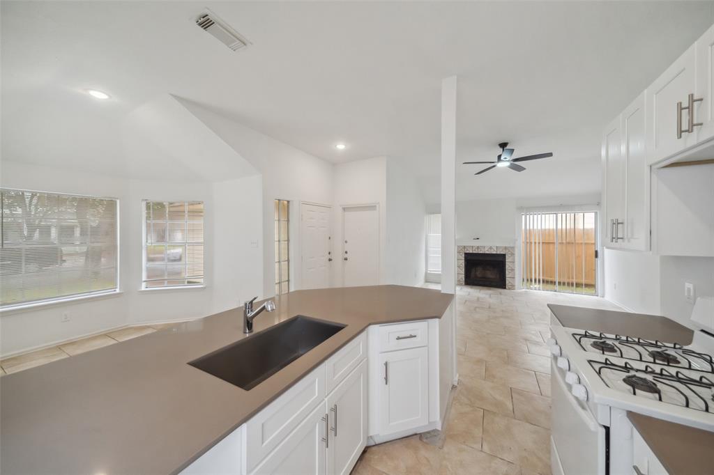 19527 Shady Bank Drive, Tomball, Texas image 9